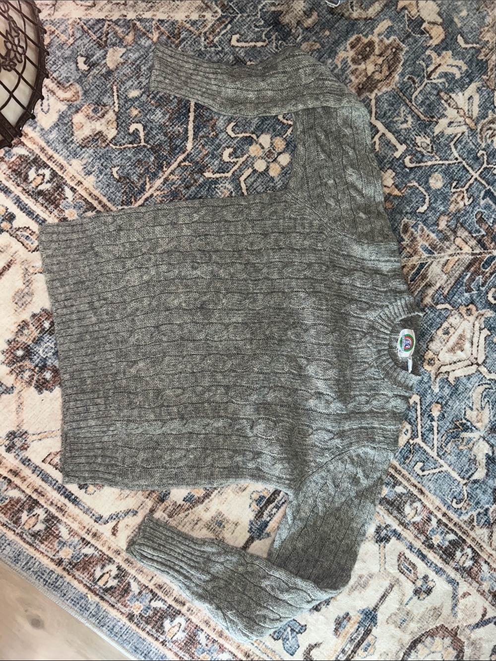 The eagles eye Women’s Gray Cable-Knit Crewneck Sweater